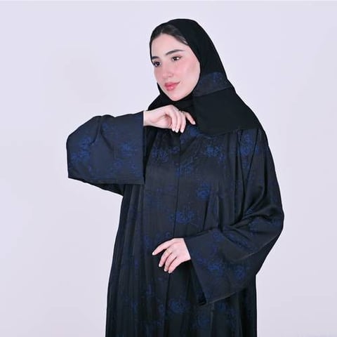 عباية لف كلوش وكم واسع بقماش صيفي منقش بزهور كحلية