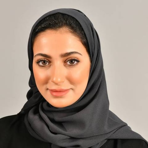 طرحه حرير رمادي ضبابي
