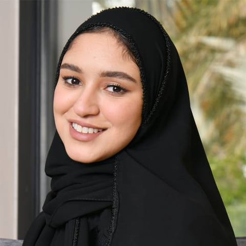طرحة حرير بشريط براق مزين بخرز اسود 