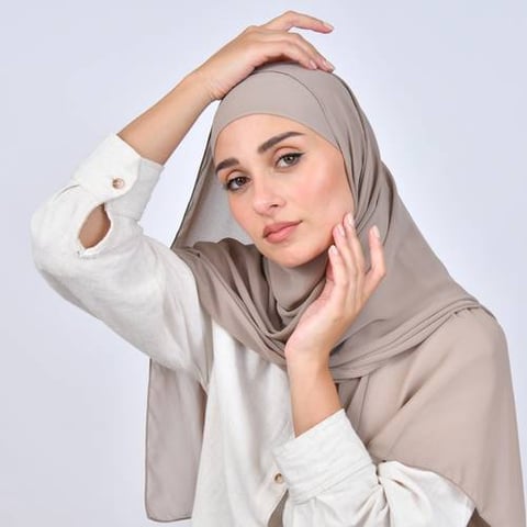 طرحة شيفون بربطة اغلاق - بيج