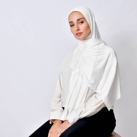 طرحة قطن ناعم بخياطة بالمنتصف - اوف وايت
