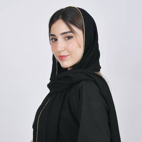 طرحه حرير سوداء بشك ذهبي  دائري صغير