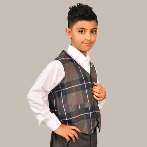 بدلة روضة كاروهات للأولاد من ثلاث قطع مع سديري قابل للتعديل