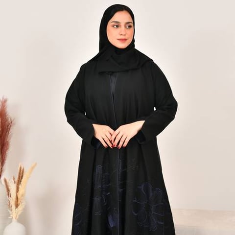 عباية سوداء ربع كلوش بتطريز كحلي انيق
