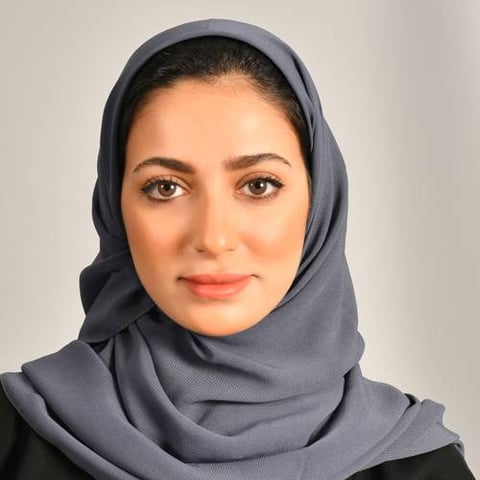 طرحه  حرير بلون رمادي مَزرق