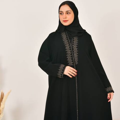 عباية لف سوداء ربع كلوش بتطريز 