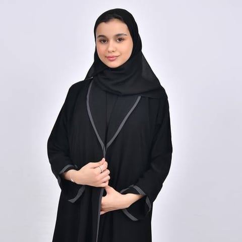 عباية بناتيه  سوداء بحواف رمادية لف موديل بليزر بأكمام مفتوحة مزينة بأزرار 
