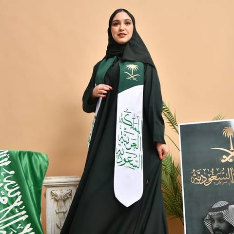 وشاح السعودية بتطريز عبارة النشيد الوطني 