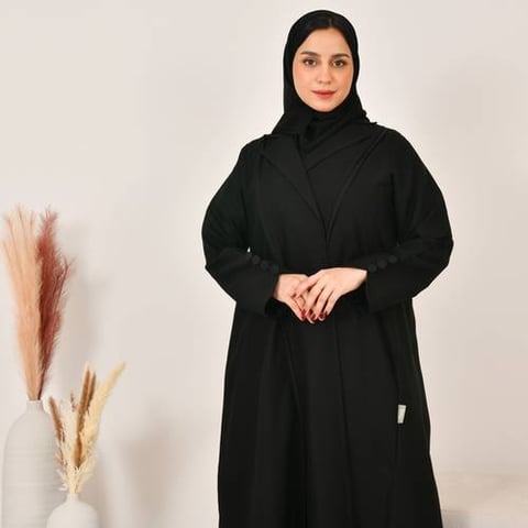 عباية بليزر ربع كلوش مزين بأزرار على الاكمام
