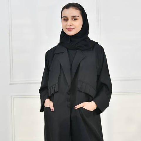 عباية بناتية بليزر تغلق بأزرار تصميم عملي انيق 