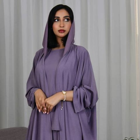 عباية صيفية بقصة نص بشت باللون البنفسجي