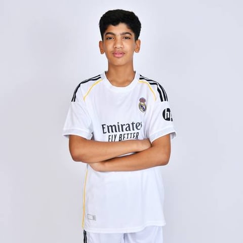 طقم نادي ريال مدريد ( تيشيرت مع شورت)