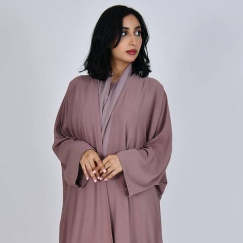 عباية صيفية بقصة نص بشت باللون النود 