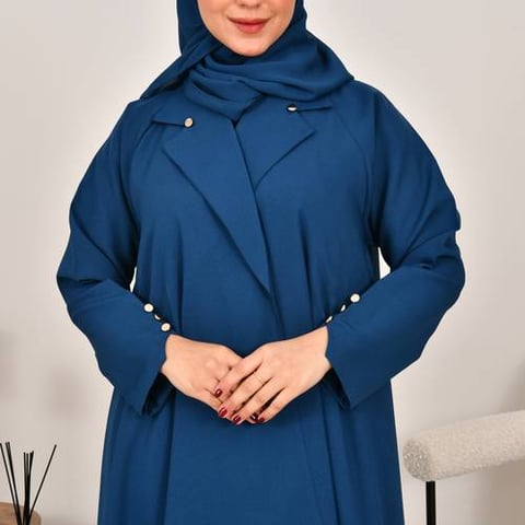 عباية بقصة رسمية كلوش بااللون الازرق مزينة بأزرار ذهبية 
