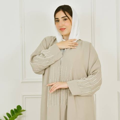 عباية لف بيج مزينة بالكريستال و اللؤلؤ 
