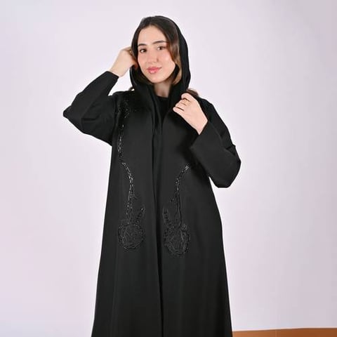 عباية روزا سوداء مزينة بشك وتطريز راقي
