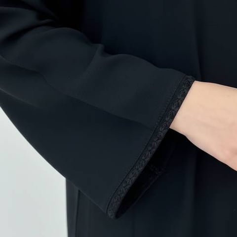 عباية بناتية سوداء مزينة بكلفة سوداء انيقة