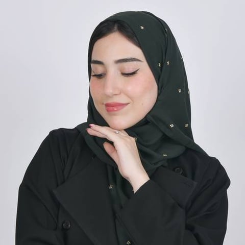 طرحه حرير بلون اخضر زيتي بتطريز زهور ذهبيه متفرقه