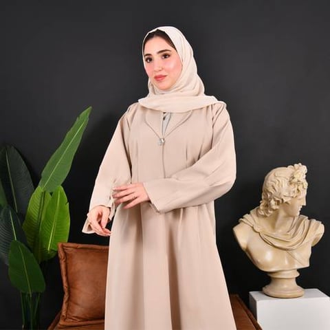 بليزر رسمي باللون البيج بكسرات من الخلف و الاكمام بزر اغلاق