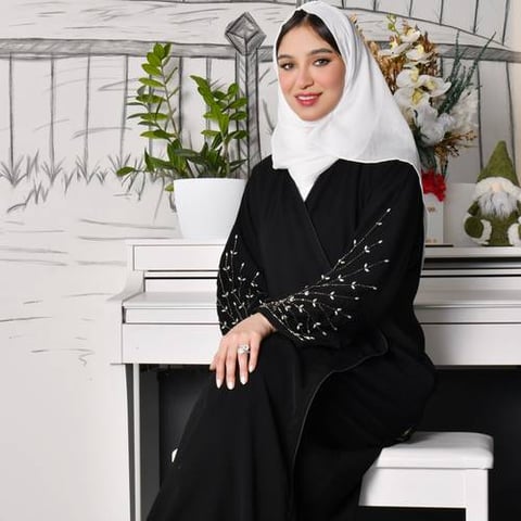 عباية لف مع تحديد القيطان مع شك اللؤلؤ بتوزيع الشعاع الأنيق