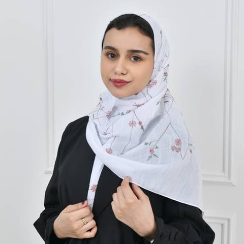 طرحه لينن ابيض مطرزة بالزهور الملونة