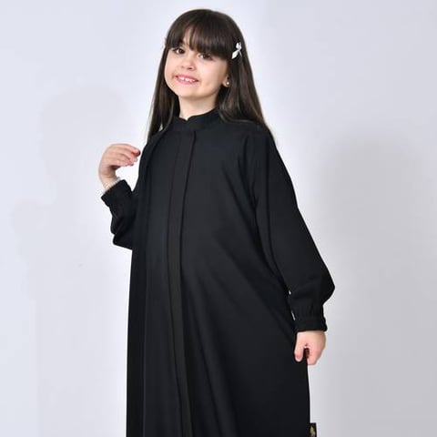عباية لارا : بناتية ربع كلوش بأكمام مزمومة وسحاب اغلاق 