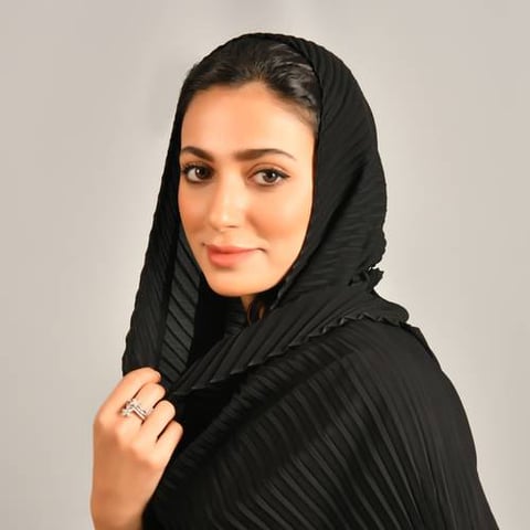 طرحه حرير سوداء بكسرات سهميه 