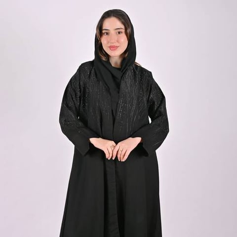 عباية لف سوداء انيقة مزينة بتطريز وفصوص