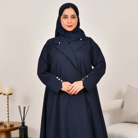 عباية بقصة رسمية كلوش بااللون الكحلي مزينة بأزرار ذهبية
