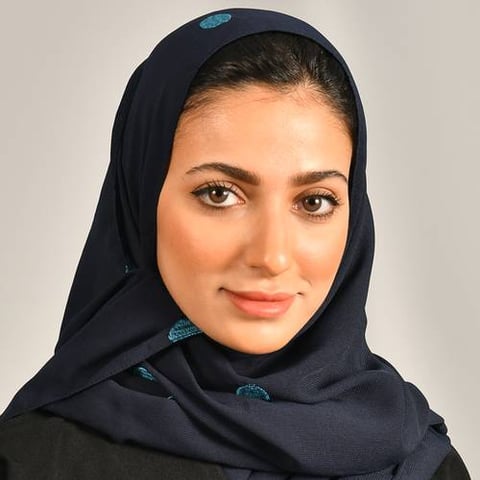 طرحه حرير كحليه  بتطريز  دائرى باللون الازرق