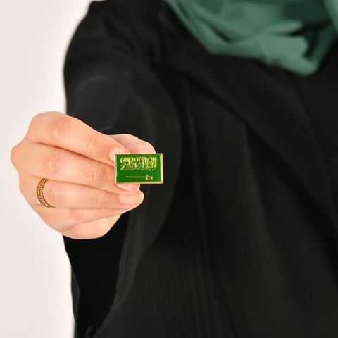 بروش علم المملكة بشكل مستطيل