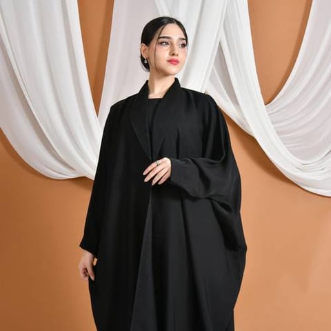 عباية  نسيم | لف سوداء  نص بشت بياقة واكمام ضيقة