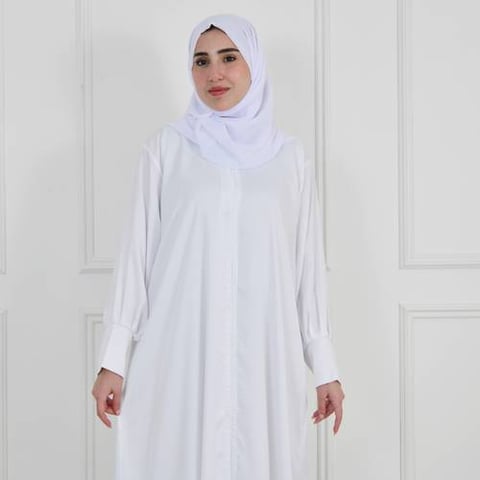 عباية  الحج والعمرة كتف ربع كلوش مغلقة بطقطق بأكمام ضيقة عملية مع بدلة طقم 