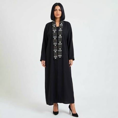 عباية لف سوداء بتطريز و شك على الياقة 