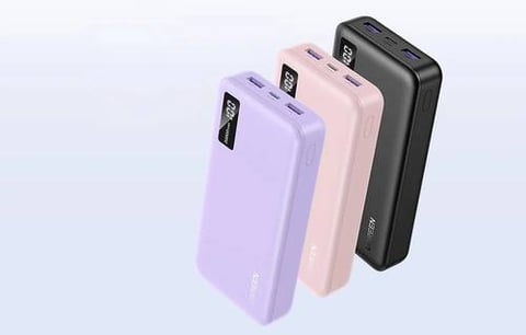 شاحن متنقل يوجرين بمنفذ USB-C ومنفذين USB بسعة 20000 مللي أمبير وبقوة 20 واط 