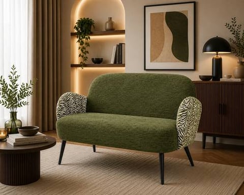 كنبة قماش فاخرة ثنائية بتصميم مودرن أنيق بقياس 132×74×80 سم – أريكة مريحة بظهر منحني وأذرع جانبية مزخرفة تناسب غرف المعيشة والاستقبال العصرية