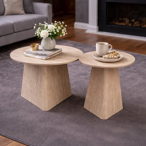 طاولة قهوة مزدوجة فاخرة بتصميم عصري من الخشب الطبيعي (70×70×50 سم + 50×50×55 سم) – طقم طاولات متداخلة بارتفاعين مختلفين يضيف لمسة راقية وعملية للمجالس والصالونات
