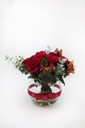 Red rose vase