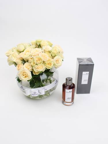 فازة أنيقة وعطر مانسيرا روزز فانيلا