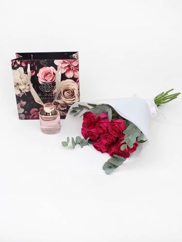 عطر بوشرون كواتر نسائي وبوكيه ورد  راقي
