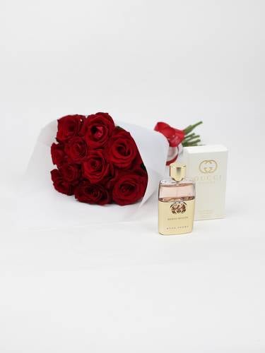 عطر غوتشي غيلتي للنساء وبوكيه ورد أحمر