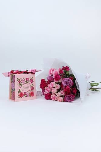 زهور رومانسية وشوكلت بستاني