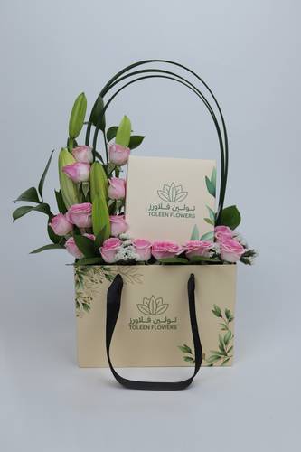 Flower arrangement box with Tulin chocolate