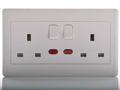 فيش مجوز 13 امبير مع مفتاح ولمبة