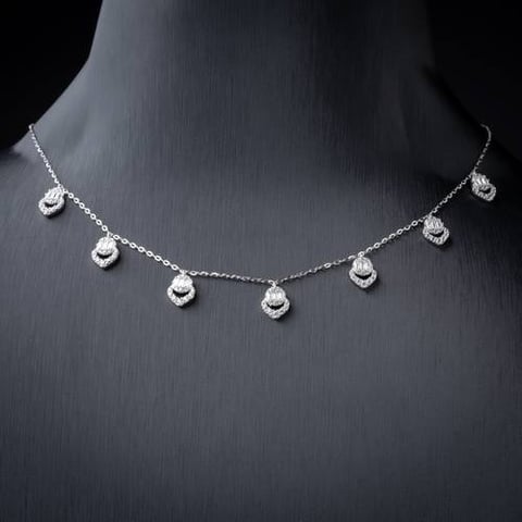 عقد ذهب عيار 18