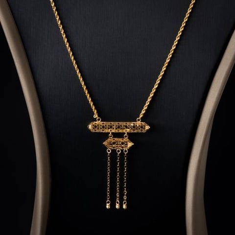عقد ذهب عيار 21