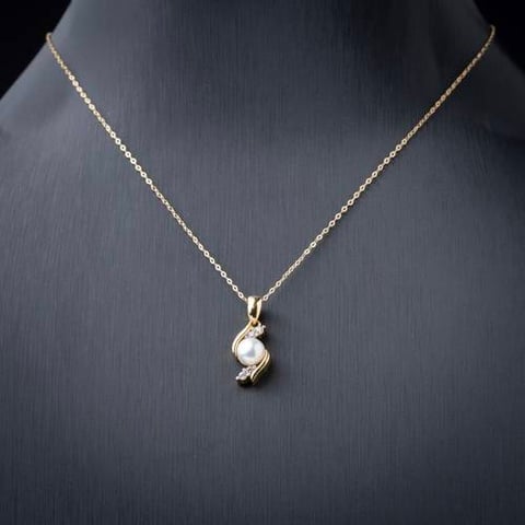 عقد ذهب عيار 18