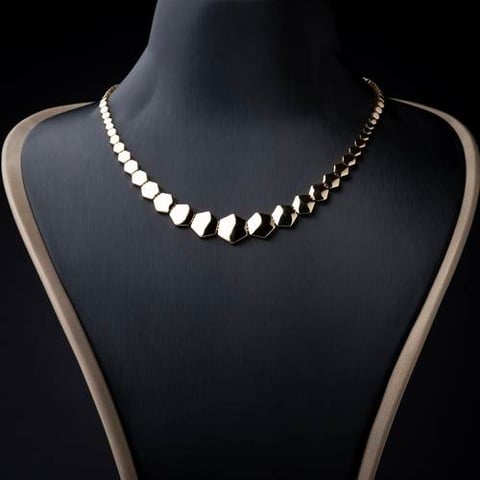 عقد ذهب عيار 18