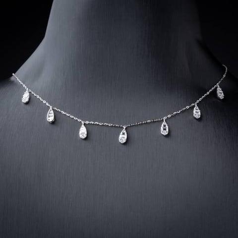 عقد ذهب عيار 18