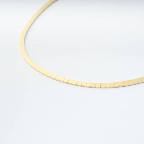عقد ذهب عيار 18